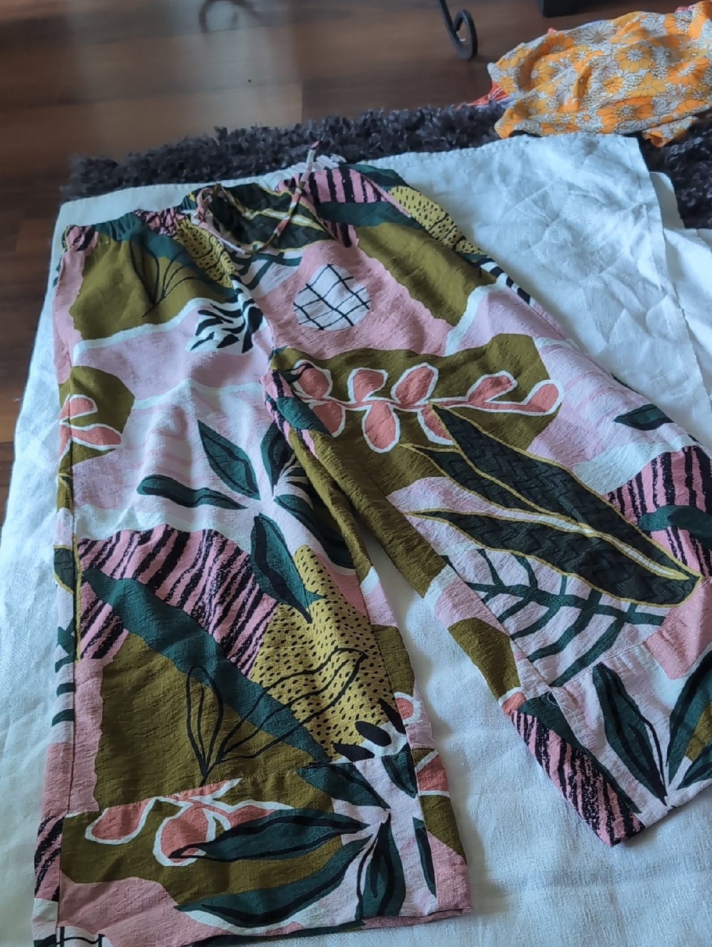 Tropical Print Wide-Leg Pants in Pink & Olive